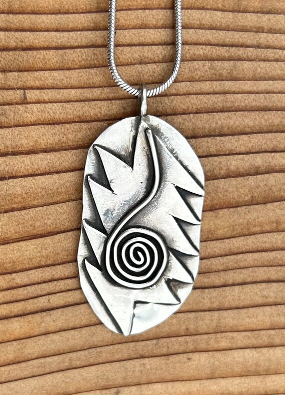 swirl lightning bolt vendome Gem