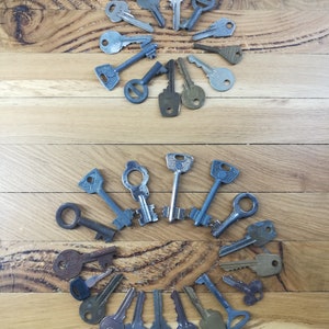 30 Pieces of Old Lock Keys