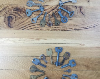 Chaves de metal antigas em grande quantidade