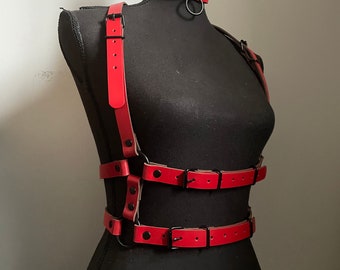 Harnais taille en cuir véritable rouge avec finitions noires - Polyvalent et avant-gardiste - Fait main