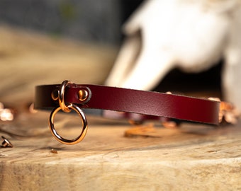 Donkerrood met roségouden lederen kleine O-ring choker