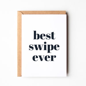 Carte postale trouvée sur Internet, Tinder Match, Dating App Match, glissée vers la droite, "ça a commencé par un swipe" - avec enveloppe de votre choix