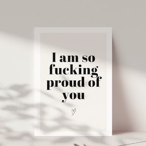 Postkarte "I am so fucking proud of you", Karte Ausbildung, Abitur, Bachelor, Studium, Master, bestandenen Prüfung stolz auf dich