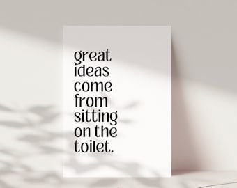 Lustige Postkarte mit Lebensweisheit als Geburtstagsgeschenk, Karte mit Mindset Spruch  "great ideas come from sitting on the toilet"