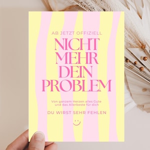 Könnte beinhalten: Eine Karte mit gelben und rosa Streifen und dem Text "AB JETZT OFFIZIELL NICHT MEHR DEIN PROBLEM" in Pink. Die Karte enthält auch die Sätze "Von ganzem Herzen alles Gute und das Allerbeste für dich" und "DU WIRST SEHR FEHLEN".