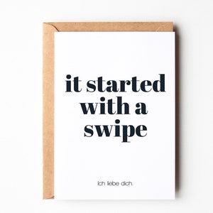 Carte postale trouvée sur Internet, Tinder Match, Dating App Match, glissée vers la droite, "ça a commencé par un swipe" - avec enveloppe de votre choix