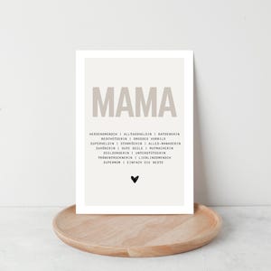 May include: A beige printable poster with the word "MAMA" in large, bold, brown letters. The poster lists a series of words describing a mother in German, including "Herzensmensch", "Alltagsheldin", "Ratgeberin", "Besch&uuml;tzerin", "Gro&szlig;es Vorbild", "Superheldin", "Starkesche", "Alle-Managerin", "Zuh&ouml;rerin", "Gute Seele", "Mutmacherin", "Seelsorgerin", "Unterst&uuml;tzerin", "Tr&auml;nentrocknerin", "Lieblingsmensch", "Supermom", "Einfach die Beste".