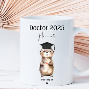 Doktor Abschluss, Doktor Geschenk, Doktor Tasse, Doktor bestanden Geschenk, Doktor Feier, Doktor bestanden Tasse, Doktor Abschluss Geschenk, Doktor 2025, Geschenk zum Doktor, Doktor bestanden, Doktor Glückwunsch, Doktor Tasse personalisiert, Doktor 2025 bestanden.