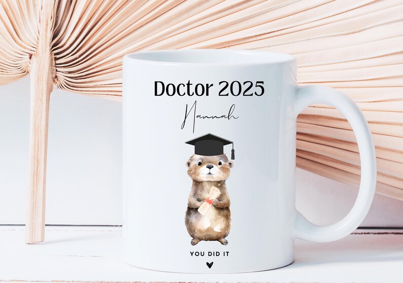 Doktor Abschluss, Doktor Geschenk, Doktor Tasse, Doktor bestanden Geschenk, Doktor Feier, Doktor bestanden Tasse, Doktor Abschluss Geschenk, Doktor 2025, Geschenk zum Doktor, Doktor bestanden, Doktor Glückwunsch, Doktor Tasse personalisiert, Doktor 2025 bestanden.