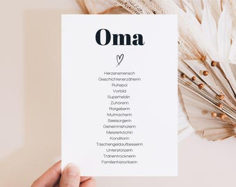 Op de afbeelding: Een witte kaart met het woord "Oma" in zwarte vetgedrukte letters en een hartje. De kaart somt een reeks woorden op die de eigenschappen van een oma beschrijven, zoals "Herzensmensch", "Geschichtenerzählerin", "Ruhepol", "Vorbild", "Superheldin", "Zuhörerin", "Ratgeberin", "Mutmacherin", "Seelsorgerin", "Geheimnishüterin", "Meisterkochin", "Konditorin", "Taschengeldaufbesserin", "Unterstützerin", "Tranentrocknerin" en "Familienhistorikerin".