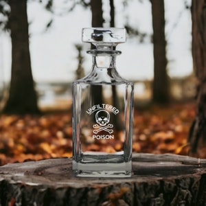 Poison Skull Decanter 26 Oz Bourbon Whiskey Premium Glass Personalize Bones NEW