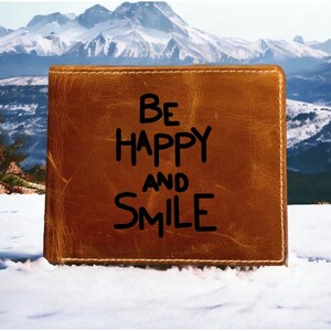 Cartera de cuero Be Happy de calidad superior con doble pliegue y cita de Buffalo Life Smile NUEVO