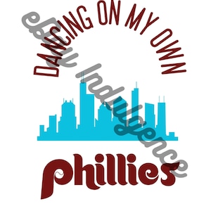 Puede incluir: Un diseño gráfico rojo y blanco con el texto "Dancing on my own" en semicírculo sobre una silueta azul de un horizonte urbano. Debajo del horizonte está la palabra "Phillies" en una fuente roja estilizada.