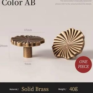 May include: Three brass cabinet knobs with a decorative, sunburst design. The knobs are available in two sizes: one piece, 6.35 cm in diameter, and one piece, 10.16 cm in diameter. The third knob is a pair, 5.08 cm in diameter. The knobs are made of solid brass and weigh 25g, 40g, and 126g, respectively.