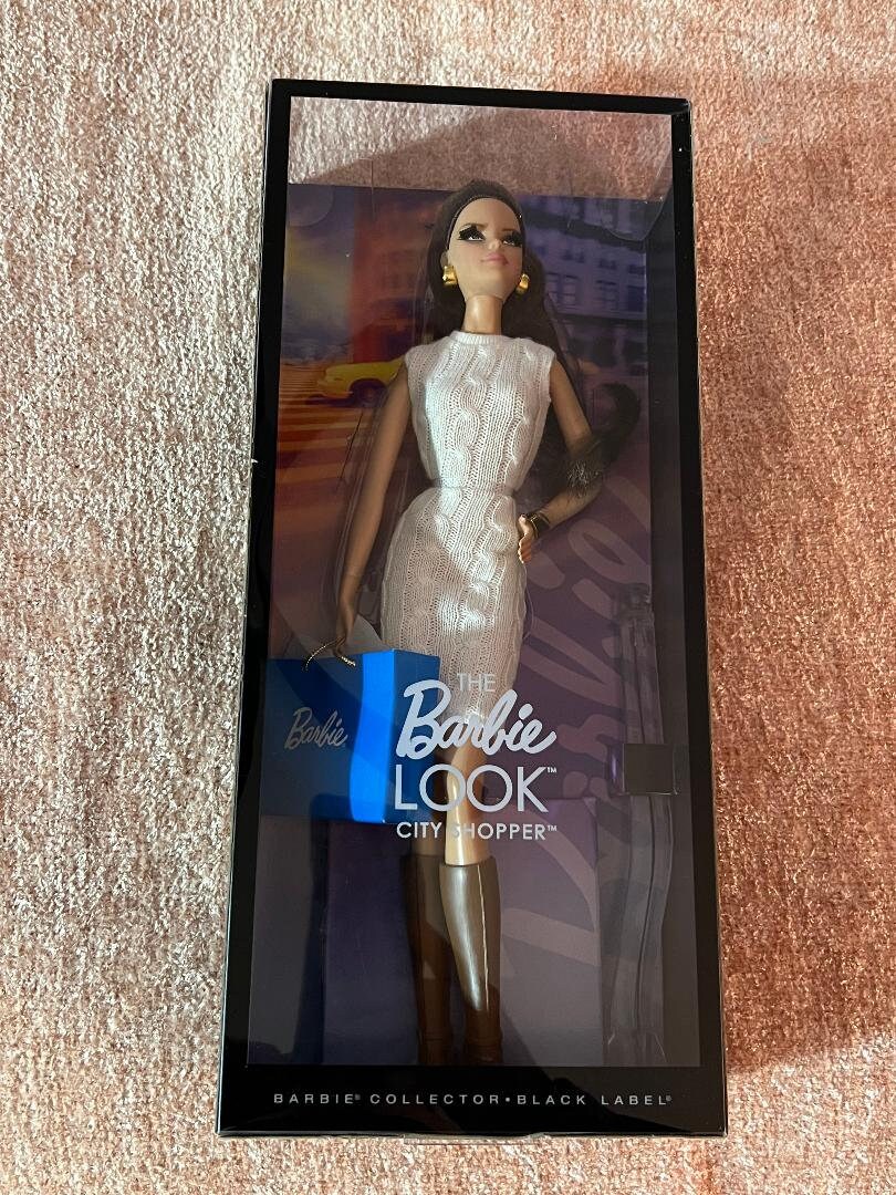 Mattel No. X9196 Barbie Look City Shopper Black Label Barbie ...