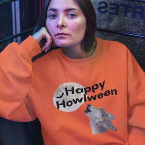 Unisex Halloween Sweatshirt, Wolf Shirt, Halloween Sweater, Howl Shirt, Wolf Lover Shirt, Moon Sweatshirt , Moon Shirt, Spooky Season