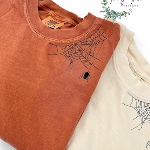 Camiseta de araña bordada, camiseta de Halloween, temporada espeluznante, camiseta de araña, Halloween, tallas extendidas, bordado, colores cómodos, araña