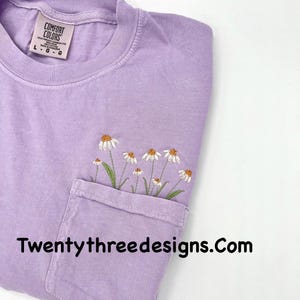 Embroidered crewneck daisies pocket t-shirt, Embroidered flower shirt, Embroidery, Floral pocket tee, Comfort Colors t-shirt, daises,