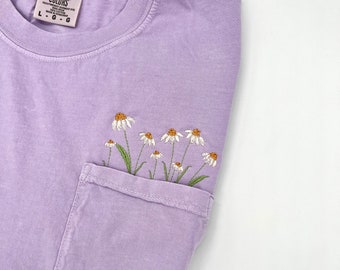 Embroidered crewneck daisies pocket t-shirt, Embroidered flower shirt, Embroidery, Floral pocket tee, Comfort Colors t-shirt, daises,