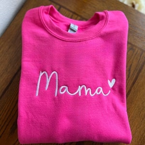 Embroidered Mama Sweatshirt, Mom Sweatshirt, Mama Crewneck, Personalized sweatshirt, Mama pullover, Gift for mom, Mother&#39;s Day gift