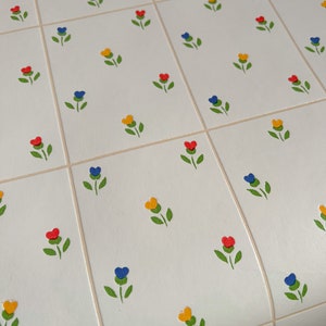 True vintage 1960s/70s Dolly Mixtures wallpaper. Tile effect wallpaper. Ditsy floral pattern.