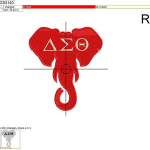 Op de afbeelding: Rode geborduurde olifant met de Griekse letters Delta Sigma Theta in een cirkel op zijn voorhoofd.
