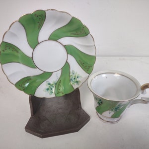 UCAGCO Japan Tea Cup and Saucer Gold Trimmed Green Swirl Floral Pattern teacup and saucer delicate green flower hand painted design