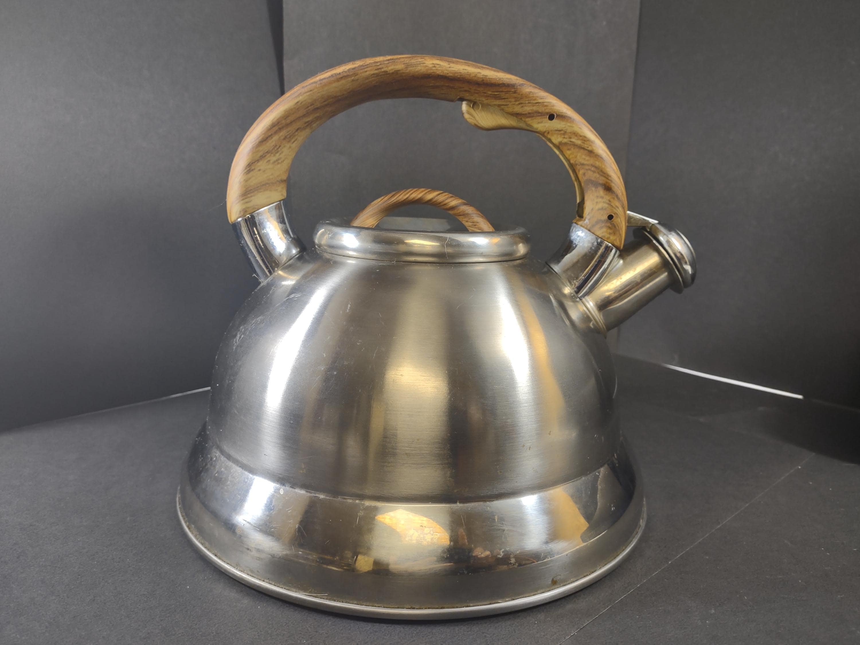 Balduzzi Italian Style Induction Tea Kettle Soft Touch Handle