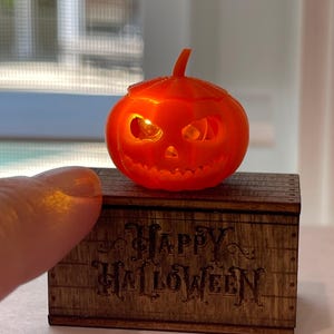 Dollhouse Halloween Pumpkin Jack O Lantern with light for dollhouse porch
