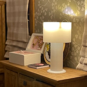 Dollhouse table lamp / battery powered