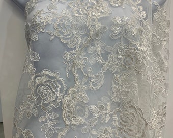 White Lace fabric design floral style 04455911 double scalloped sequins embroidery color white width 49/50&quot;. tela de encaje de color blanco
