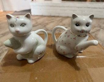 Vintage LUCKY CAT CREAMERS