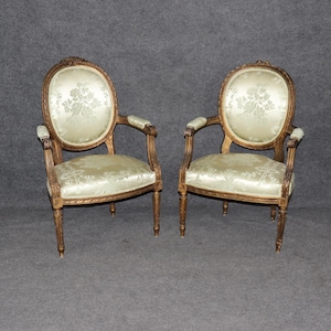 Companion Pair of French Louis XVI Style Distressed Gilt Armchairs circa 1920s, Accent Chairs, Fauteuils, Antique Chairs, Pair Chairs, Retro