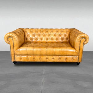 Vintage English Tufted Beige Caramel Leather Chesterfield Style Sofa, Livingroom Furniture, Vintage Sofa, Tufted Chesterfield, Home Decor