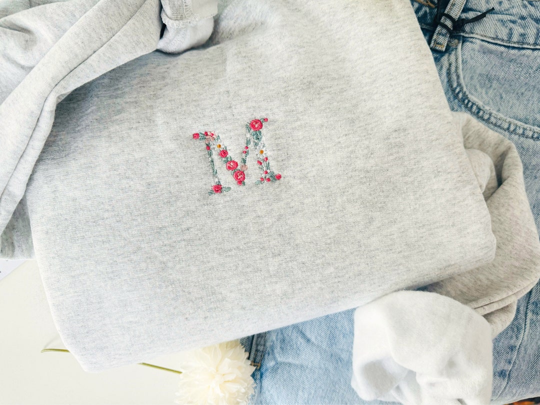 Felpa con iniziale personalizzata ricamata, felpa floreale con