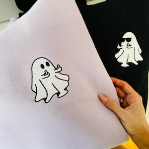 Broderad spöketröja med långfinger, läskig säsong, personlig rolig spöktröja, Halloween-spöktröja, Halloween-tröja