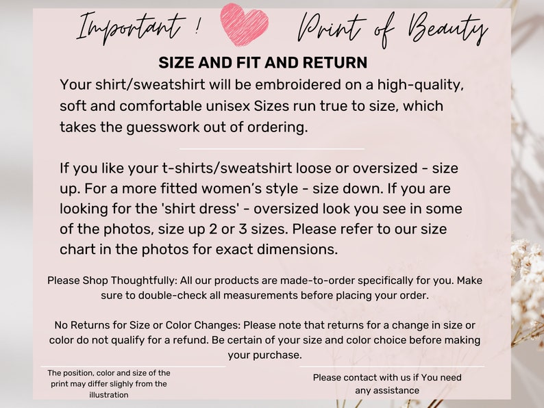 Op de afbeelding: Een roze achtergrond met de tekst "Important!" en "Print of Beauty" in cursief. De tekst beschrijft maat- en pasvorminformatie voor shirts en sweatshirts, inclusief retourzendingen en bestelinstructies. Er is ook een roze hartafbeelding aanwezig.