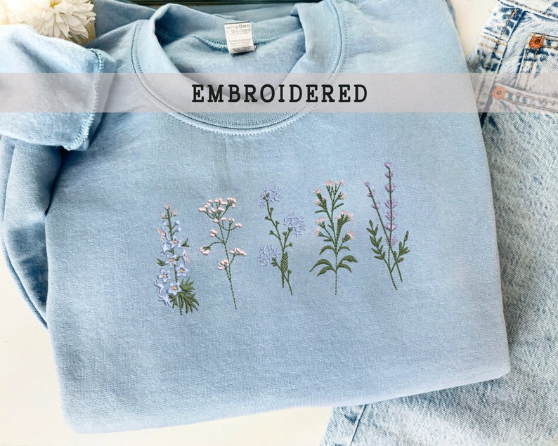 Besticktes Wildblumen-Sweatshirt, floral bestickter Kapuzenpullover, Geschenke für Mama, botanisches Pastell-Sweatshirt, Cottagecore-Pullover Bild 5
