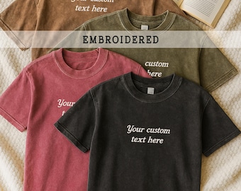 Gepersonaliseerde geborduurde T-shirts, unisex retro acid wash shirt, vintage top met aangepaste tekst, gepersonaliseerd cadeau