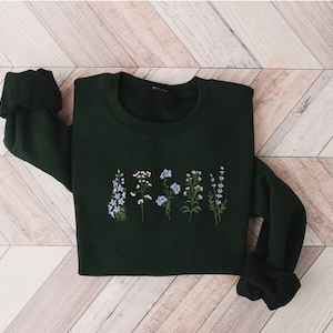 Besticktes Wildblumen-Sweatshirt, floral bestickter Kapuzenpullover, Geschenke für Mama, botanisches Pastell-Sweatshirt, Cottagecore-Pullover Bild 3