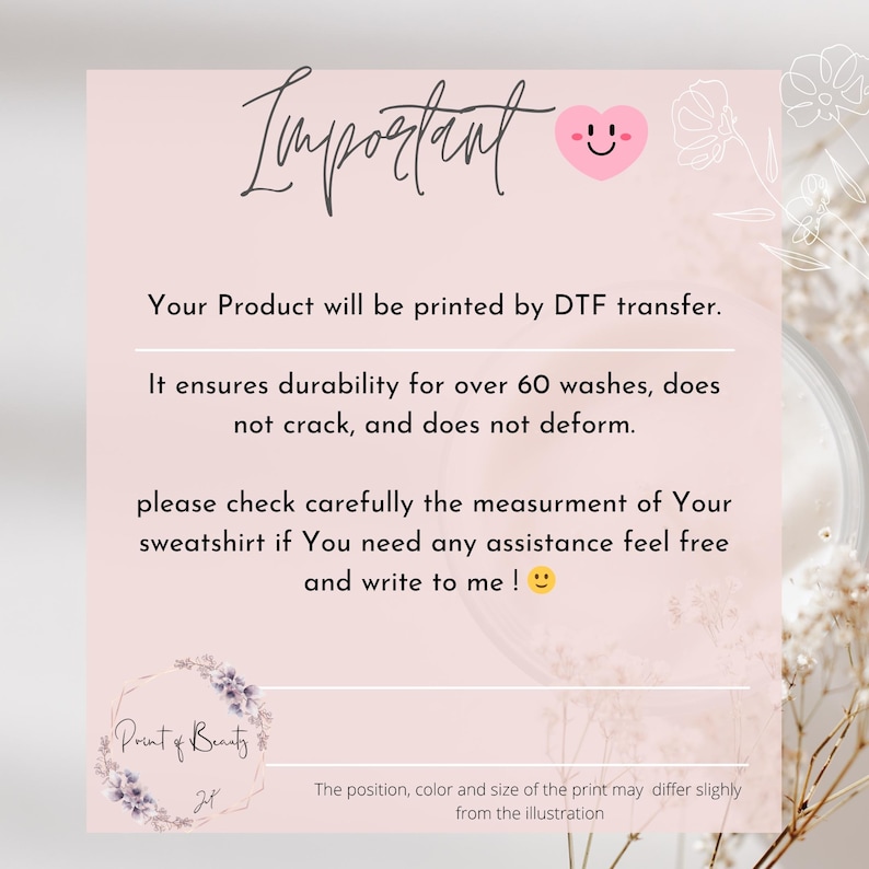 K&ouml;nnte beinhalten: Hellrosa Hintergrund mit dem Wort "Important" in Schreibschrift, einem rosa Herz mit Smiley-Gesicht und Text &uuml;ber DTF-Transferdruck. Der Text erw&auml;hnt auch Haltbarkeit und &Uuml;berpr&uuml;fung der Ma&szlig;e.