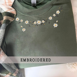 Felpa con colletto a margherita ricamato, esclusiva Coquette Floral, regalo per lei, abbigliamento Cottagecore, girocollo con scollo floreale,