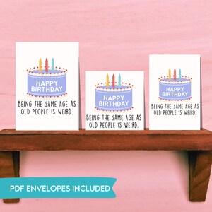 Ter a mesma idade que os idosos é estranho. PDF DIGITAL, Cartão de aniversário engraçado, Caneca com camiseta e feliz aniversário sarcástico, Cartão para idosos