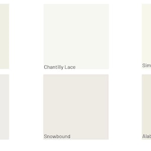 Puede incluir: Seis muestras de pintura de color blanco, cada una con un tono diferente de blanco. Las muestras están etiquetadas de izquierda a derecha: White Dove, Chantilly Lace, Simply White, Pure White, Snowbound y Alabaster.