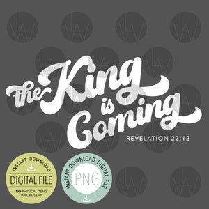 以下が含まれることがあります： グレーの背景に白いテキストで「The King is Coming」と表示され、その下に聖書の節「Revelation 22:12」が表示されています。白いテキストで「Instant Download Digital File PNG」と書かれた緑色の円が2つあり、ダウンロード矢印のアイコンが付いています。