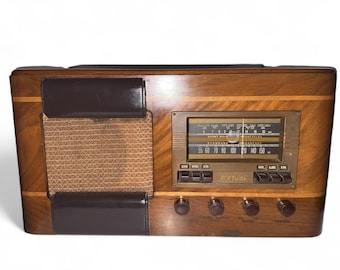 ヴィンテージ RCA Victor 木製キャビネット AM 真空管ラジオ ヴィンテージ RCA Victor 木製キャビネット AM 真空管ラジオ