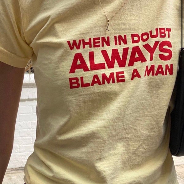 Wenn im Zweifel immer Blame ein Mann-T-Shirt