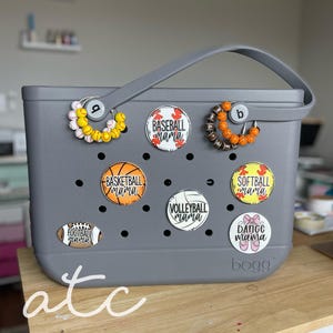 Bogg Taschenanhänger, Sport Mama, 3-Zoll-Anhänger, Baseball, Softball, Football, Tanz, Basketball, Softball