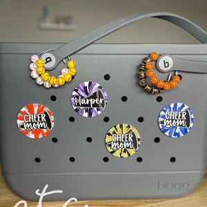 Benutzerdefinierte Bogg Taschenanhänger, Sport Mama, 3-Zoll-Anhänger, Anhänger, Pom Poms, Benutzerdefinierte jubeln, Pom Poms + Megaphon