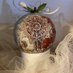 Bellissimo ornamento decoupage in cartapesta